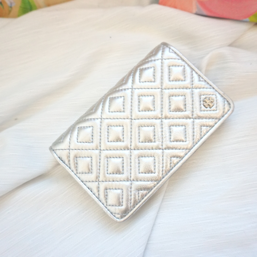 Tory Burch Fleming metallic medium wallet quilted